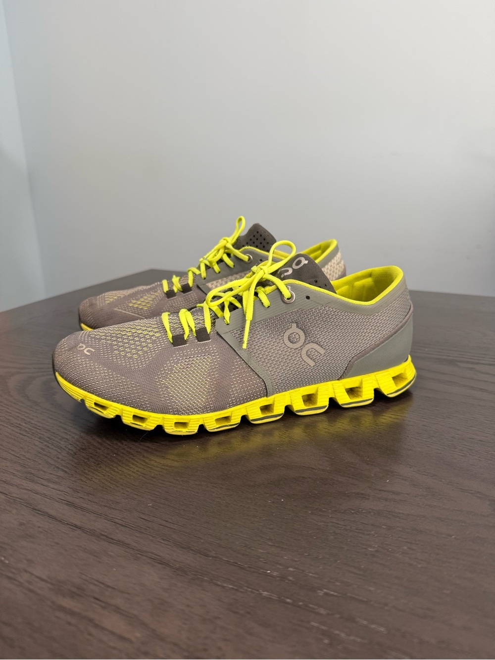 On Running Cloud Gray Neon Yellow Running Shoes Men’s US 8 EU 41 Swiss Engineeri